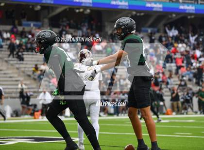 Thumbnail 3 in Fort Bend Hightower vs. Summer Creek (UIL Football 6A D2 Region III Quarterfinal) photogallery.