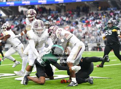 Thumbnail 3 in Fort Bend Hightower vs. Summer Creek (UIL Football 6A D2 Region III Quarterfinal) photogallery.