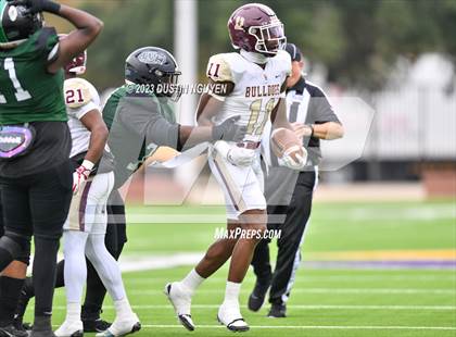 Thumbnail 1 in Fort Bend Hightower vs. Summer Creek (UIL Football 6A D2 Region III Quarterfinal) photogallery.