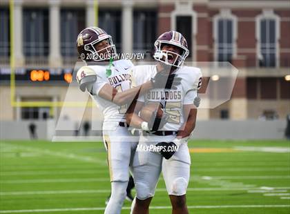 Thumbnail 1 in Fort Bend Hightower vs. Summer Creek (UIL Football 6A D2 Region III Quarterfinal) photogallery.