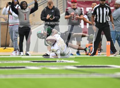 Thumbnail 2 in Fort Bend Hightower vs. Summer Creek (UIL Football 6A D2 Region III Quarterfinal) photogallery.