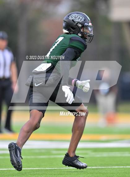 Thumbnail 2 in Fort Bend Hightower vs. Summer Creek (UIL Football 6A D2 Region III Quarterfinal) photogallery.