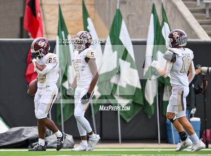 Thumbnail 2 in Fort Bend Hightower vs. Summer Creek (UIL Football 6A D2 Region III Quarterfinal) photogallery.