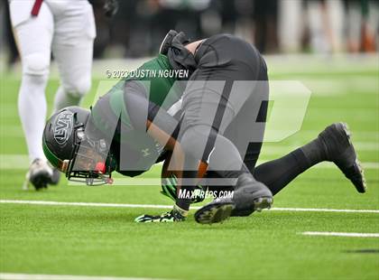 Thumbnail 2 in Fort Bend Hightower vs. Summer Creek (UIL Football 6A D2 Region III Quarterfinal) photogallery.