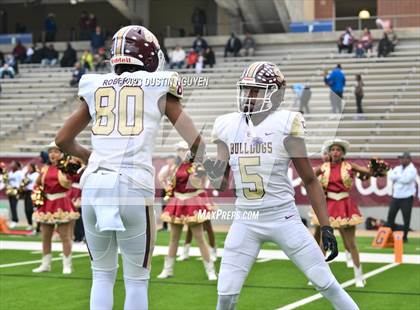 Thumbnail 1 in Fort Bend Hightower vs. Summer Creek (UIL Football 6A D2 Region III Quarterfinal) photogallery.