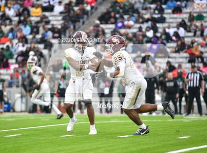 Thumbnail 3 in Fort Bend Hightower vs. Summer Creek (UIL Football 6A D2 Region III Quarterfinal) photogallery.