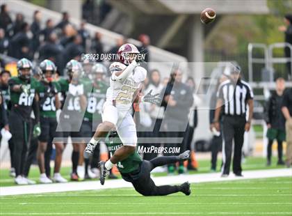 Thumbnail 2 in Fort Bend Hightower vs. Summer Creek (UIL Football 6A D2 Region III Quarterfinal) photogallery.