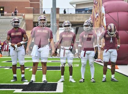 Thumbnail 1 in Fort Bend Hightower vs. Summer Creek (UIL Football 6A D2 Region III Quarterfinal) photogallery.