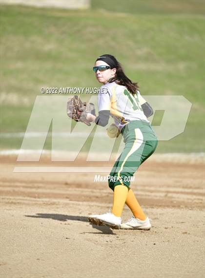 Thumbnail 1 in Lynbrook vs Baldwin photogallery.