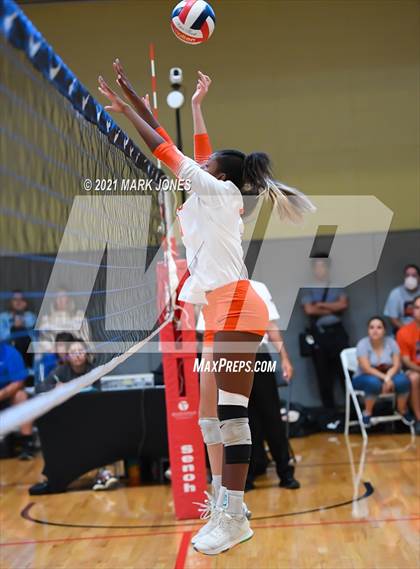 Thumbnail 1 in Santa Margarita vs. Oviedo (Nike Tournament of Champions) photogallery.