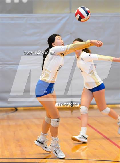 Thumbnail 2 in Santa Margarita vs. Oviedo (Nike Tournament of Champions) photogallery.
