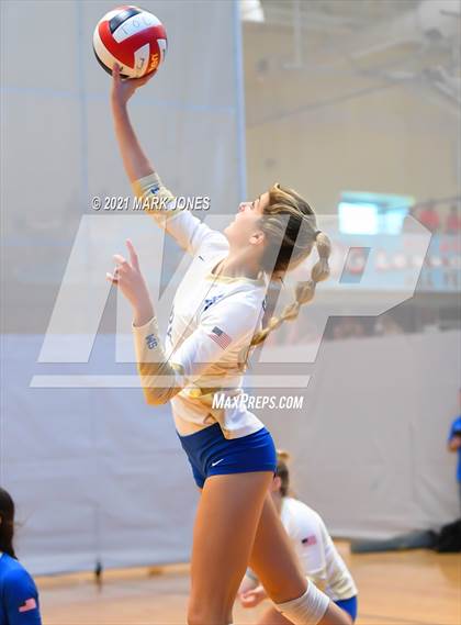 Thumbnail 2 in Santa Margarita vs. Oviedo (Nike Tournament of Champions) photogallery.