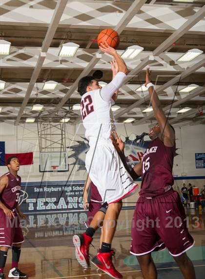 Thumbnail 2 in South Houston vs. Cinco Ranch (McDonald's Texas Invitational) photogallery.