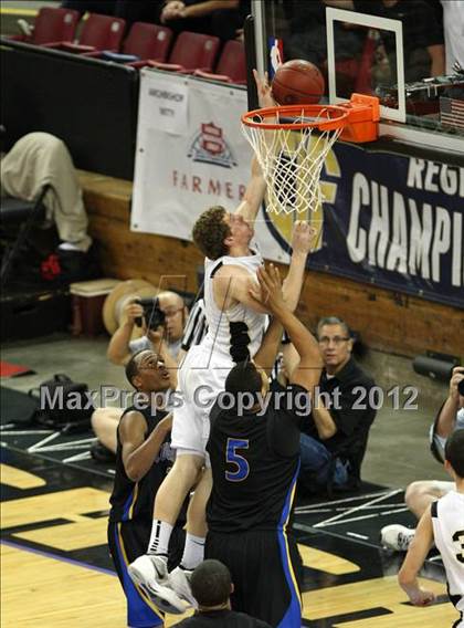 Thumbnail 2 in Newark Memorial vs. Archbishop Mitty (CIF D2 NorCal Regional Final) photogallery.