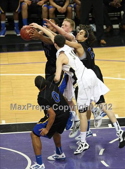 Thumbnail 2 in Newark Memorial vs. Archbishop Mitty (CIF D2 NorCal Regional Final) photogallery.
