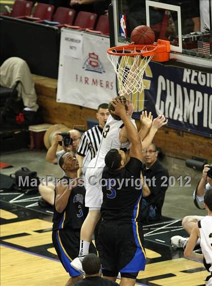Thumbnail 3 in Newark Memorial vs. Archbishop Mitty (CIF D2 NorCal Regional Final) photogallery.