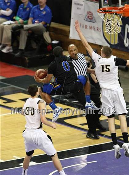 Thumbnail 3 in Newark Memorial vs. Archbishop Mitty (CIF D2 NorCal Regional Final) photogallery.