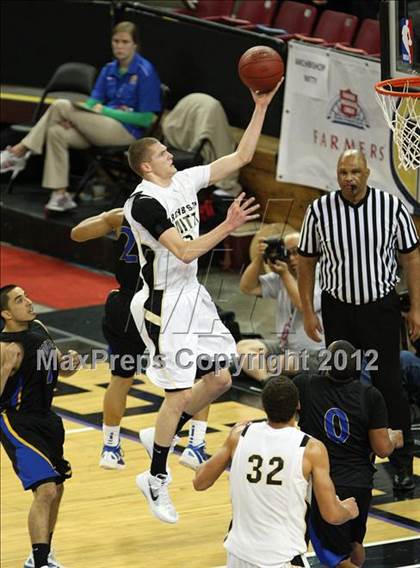 Thumbnail 1 in Newark Memorial vs. Archbishop Mitty (CIF D2 NorCal Regional Final) photogallery.