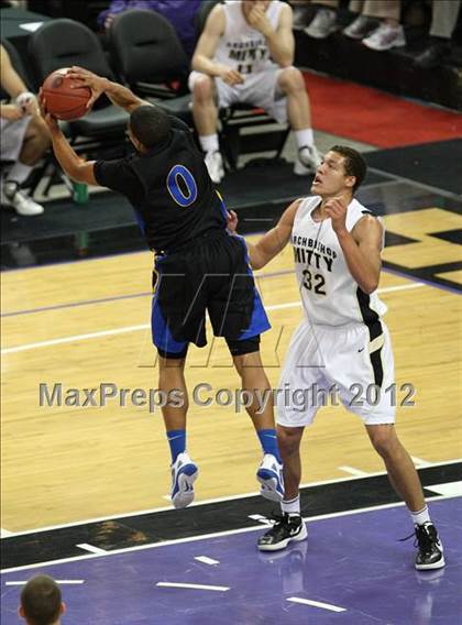 Thumbnail 3 in Newark Memorial vs. Archbishop Mitty (CIF D2 NorCal Regional Final) photogallery.