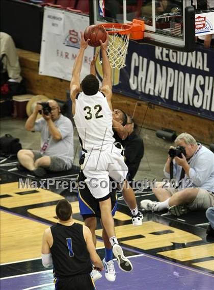 Thumbnail 2 in Newark Memorial vs. Archbishop Mitty (CIF D2 NorCal Regional Final) photogallery.