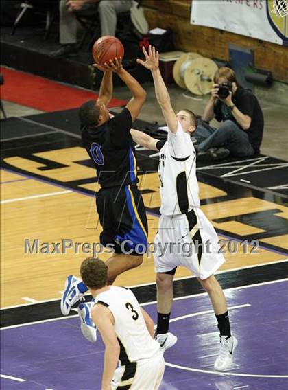 Thumbnail 3 in Newark Memorial vs. Archbishop Mitty (CIF D2 NorCal Regional Final) photogallery.