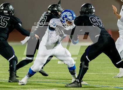 Thumbnail 1 in Del Rio vs. Weslaco East (UIL 6A Area Playoff) photogallery.