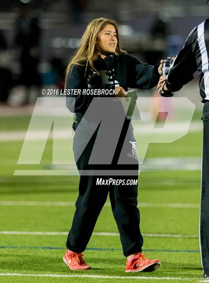 Thumbnail 2 in Del Rio vs. Weslaco East (UIL 6A Area Playoff) photogallery.