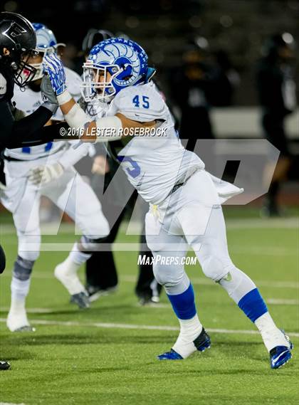 Thumbnail 1 in Del Rio vs. Weslaco East (UIL 6A Area Playoff) photogallery.