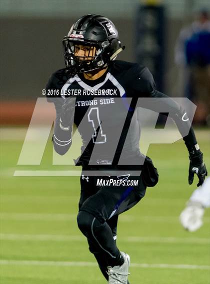 Thumbnail 1 in Del Rio vs. Weslaco East (UIL 6A Area Playoff) photogallery.