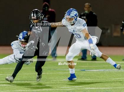 Thumbnail 1 in Del Rio vs. Weslaco East (UIL 6A Area Playoff) photogallery.