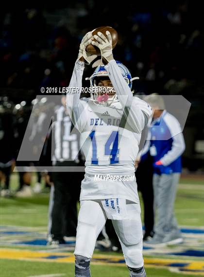 Thumbnail 1 in Del Rio vs. Weslaco East (UIL 6A Area Playoff) photogallery.