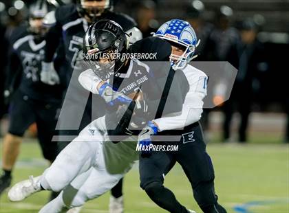 Thumbnail 1 in Del Rio vs. Weslaco East (UIL 6A Area Playoff) photogallery.