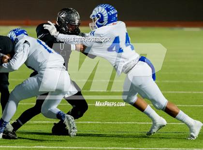 Thumbnail 1 in Del Rio vs. Weslaco East (UIL 6A Area Playoff) photogallery.