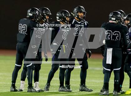Thumbnail 1 in Del Rio vs. Weslaco East (UIL 6A Area Playoff) photogallery.