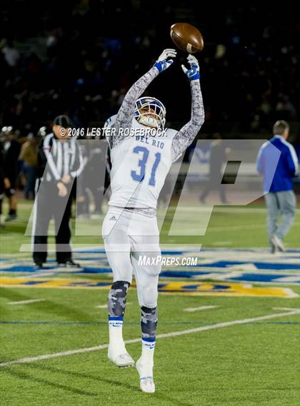 Thumbnail 1 in Del Rio vs. Weslaco East (UIL 6A Area Playoff) photogallery.