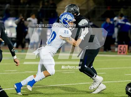 Thumbnail 2 in Del Rio vs. Weslaco East (UIL 6A Area Playoff) photogallery.