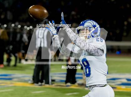 Thumbnail 2 in Del Rio vs. Weslaco East (UIL 6A Area Playoff) photogallery.