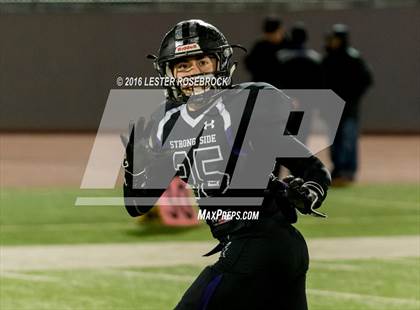 Thumbnail 1 in Del Rio vs. Weslaco East (UIL 6A Area Playoff) photogallery.