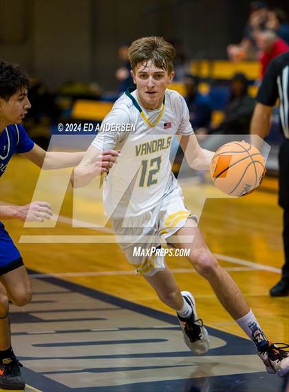 Thumbnail 1 in Eureka vs. Smith Valley (NIAA 1A State Championship) photogallery.