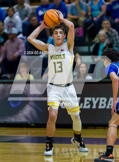 Thumbnail 1 in Eureka vs. Smith Valley (NIAA 1A State Championship) photogallery.