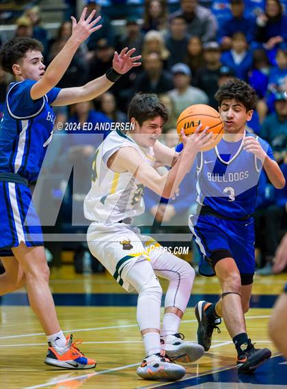 Thumbnail 3 in Eureka vs. Smith Valley (NIAA 1A State Championship) photogallery.