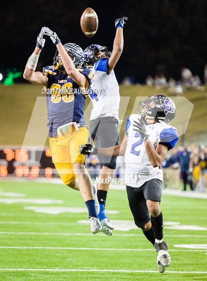 Thumbnail 3 in Mansfield Summit vs. Highland Park (UIL 5A DI Regional Playoff) photogallery.