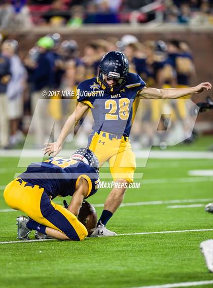 Thumbnail 3 in Mansfield Summit vs. Highland Park (UIL 5A DI Regional Playoff) photogallery.