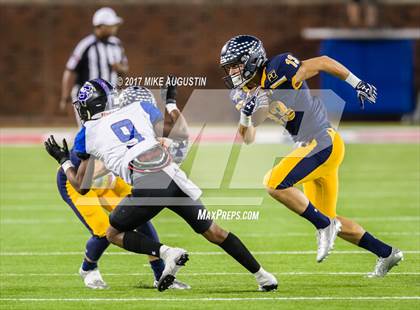Thumbnail 2 in Mansfield Summit vs. Highland Park (UIL 5A DI Regional Playoff) photogallery.
