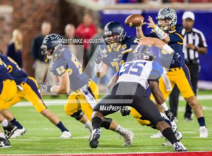 Thumbnail 1 in Mansfield Summit vs. Highland Park (UIL 5A DI Regional Playoff) photogallery.