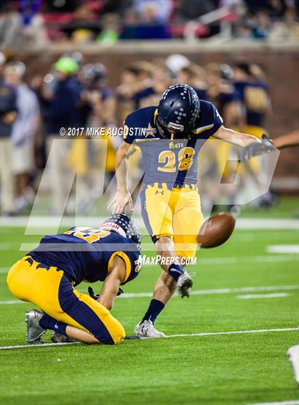Thumbnail 1 in Mansfield Summit vs. Highland Park (UIL 5A DI Regional Playoff) photogallery.