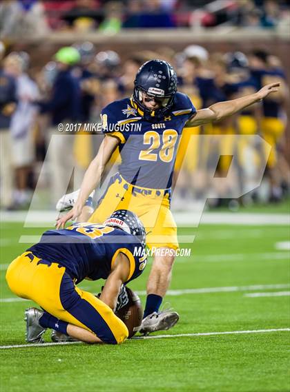 Thumbnail 2 in Mansfield Summit vs. Highland Park (UIL 5A DI Regional Playoff) photogallery.