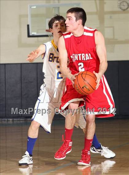 Thumbnail 1 in Central vs. Sheridan (4A East Regional Playoffs) photogallery.