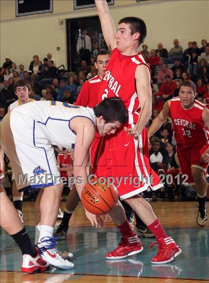 Thumbnail 1 in Central vs. Sheridan (4A East Regional Playoffs) photogallery.