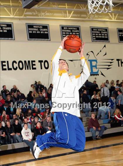 Thumbnail 2 in Central vs. Sheridan (4A East Regional Playoffs) photogallery.